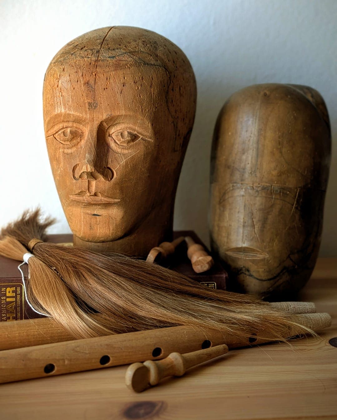 Perücke, Berlin, Haarausfall, Alopezie, kreisrunder Haarausfall, Alopecia totalis, Alopecia areata, Alopecia Androgenetica, Haare, Echthaar, Haarteil, Lace, Montur, Wig, Lacewig, Hair, Haarlinie, Full Lace, Lace Front, Knüpfen, Reparatur, 100% Echthaar, knüpfknoten, Handwerk, Präzision, Zopf, Haarspende, Haare spenden, Abdruck, Maßanfertigung, passgenau,