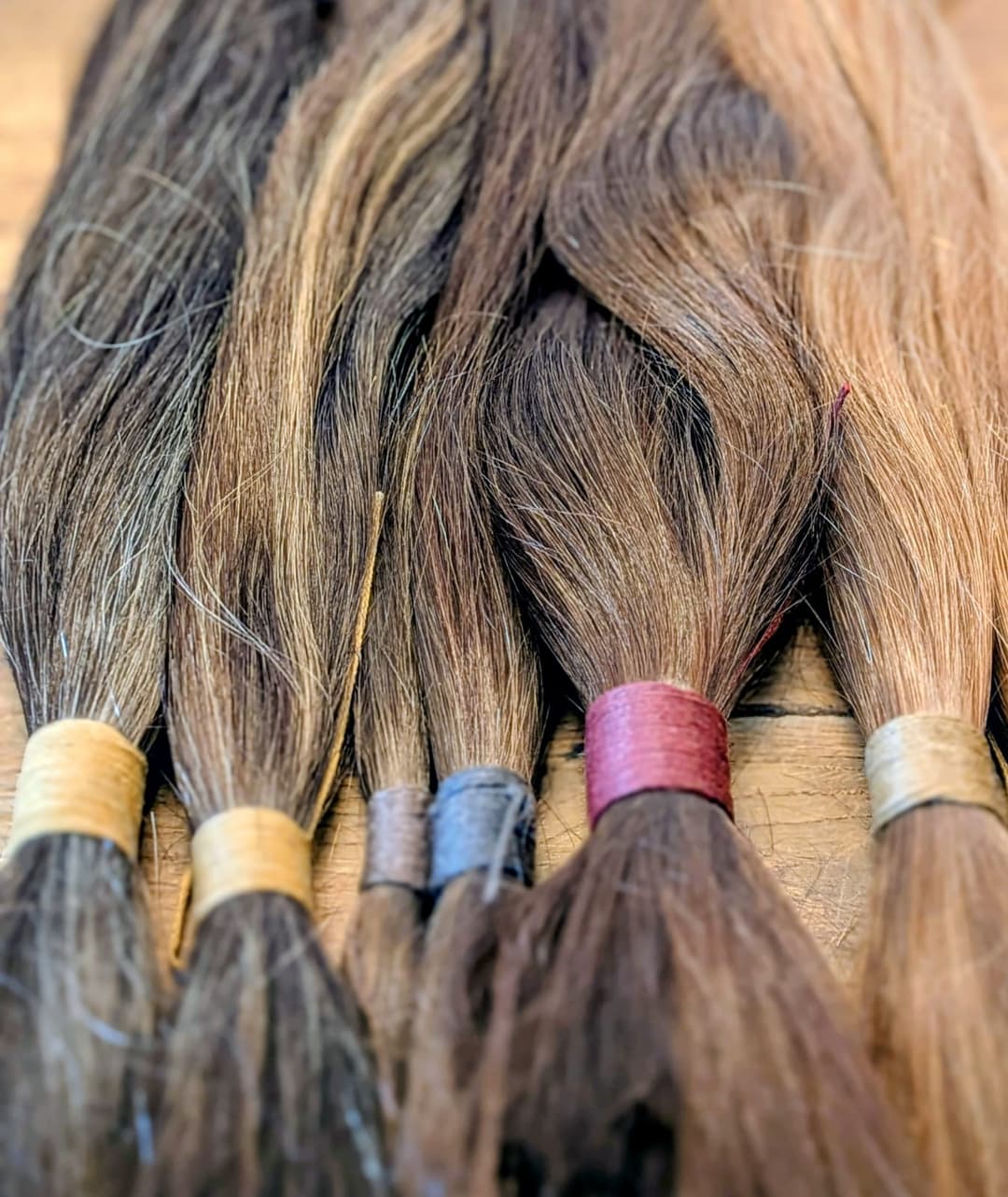 Perücke, Berlin, Haarausfall, Alopezie, kreisrunder Haarausfall, Alopecia totalis, Alopecia areata, Alopecia Androgenetica, Haare, Echthaar, Haarteil, Lace, Montur, Wig, Lacewig, Hair, Haarlinie, Full Lace, Lace Front, Knüpfen, Reparatur, 100% Echthaar, knüpfknoten, Handwerk, Präzision, Zopf, Haarspende, Haare spenden, Abdruck, Maßanfertigung, passgenau,